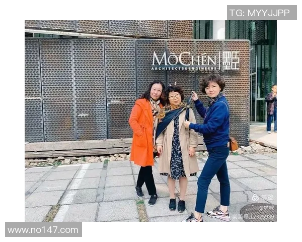 足球明星风范尽显时尚魅力女鞋专属设计让你走出自信与优雅